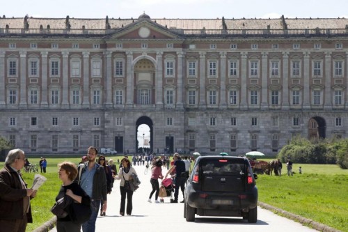 degrado reggia di caserta